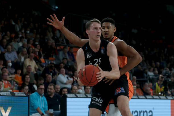 也重新审视 也重新审视