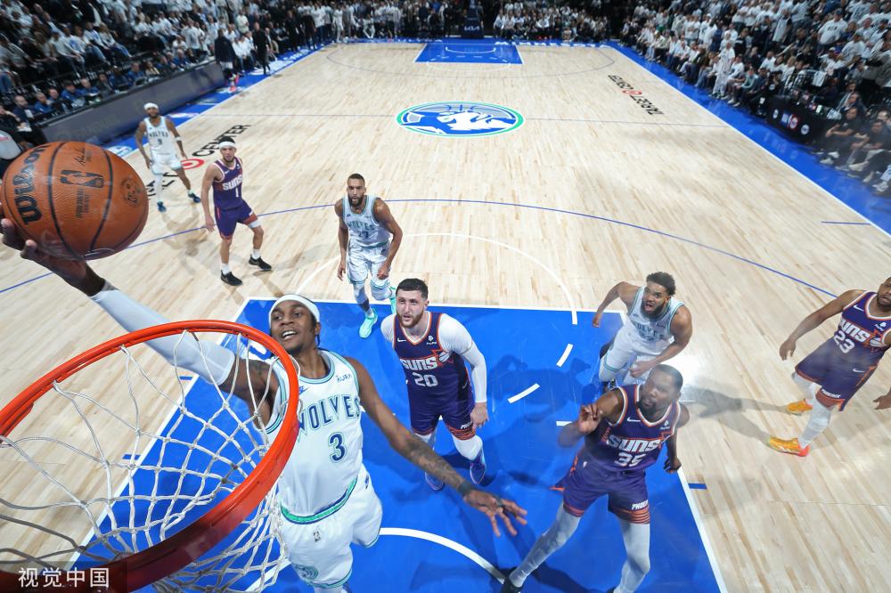 以其高水平 以其高水平