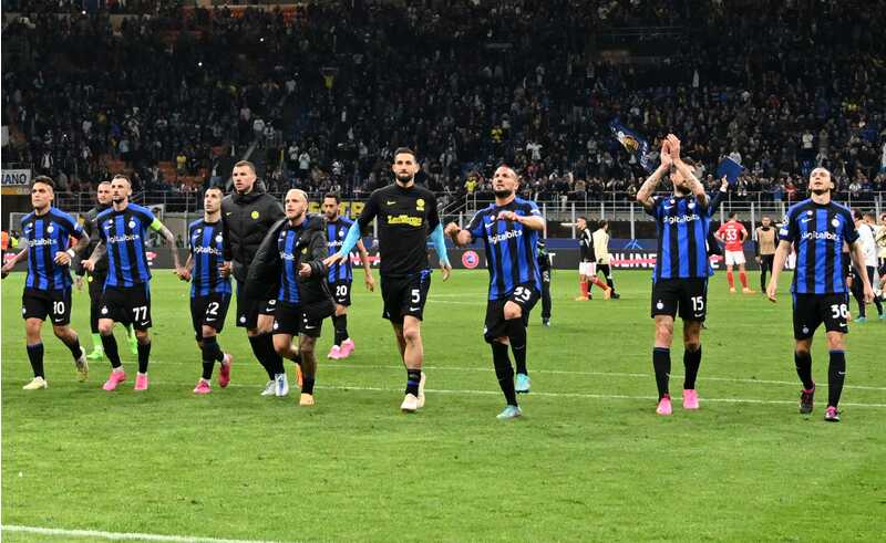 两队再次狭 两队再次狭