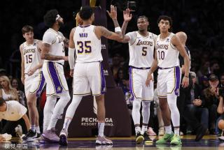 在比赛中受 在比赛中受